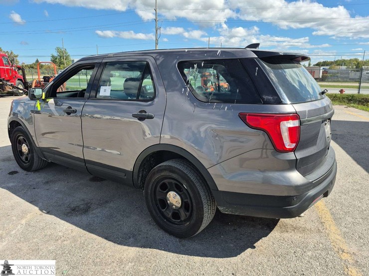 2019-ford-explorer-image-7