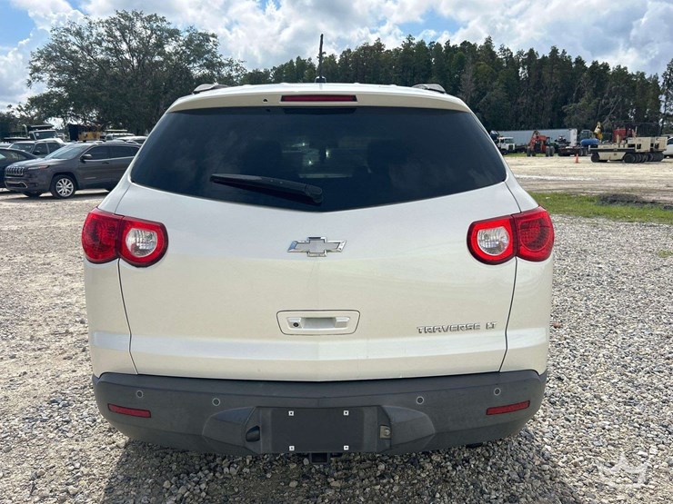 2012-chevrolet-traverse-image-24