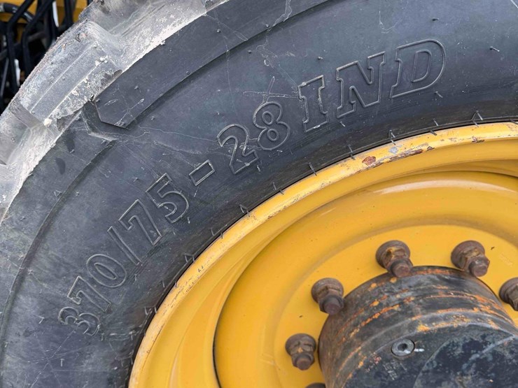 2013-caterpillar-tl943c-image-14