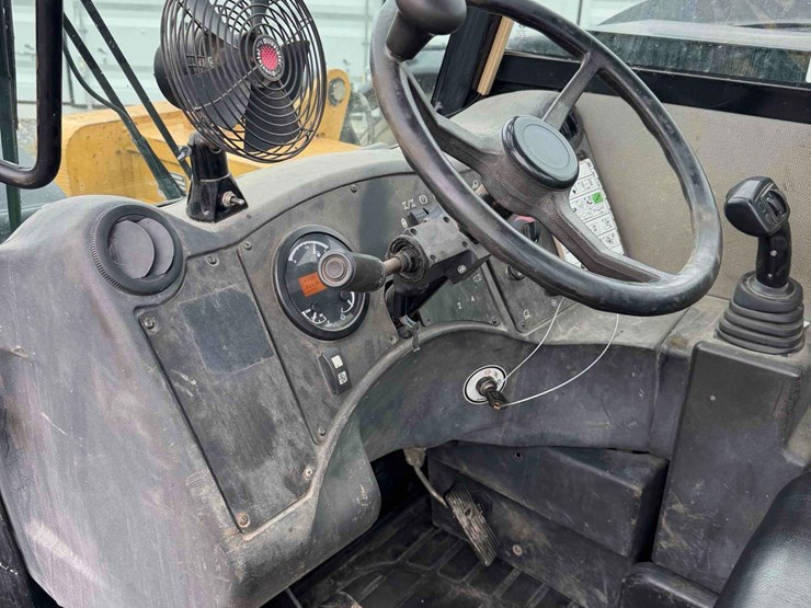 2013-caterpillar-tl943c-image-26