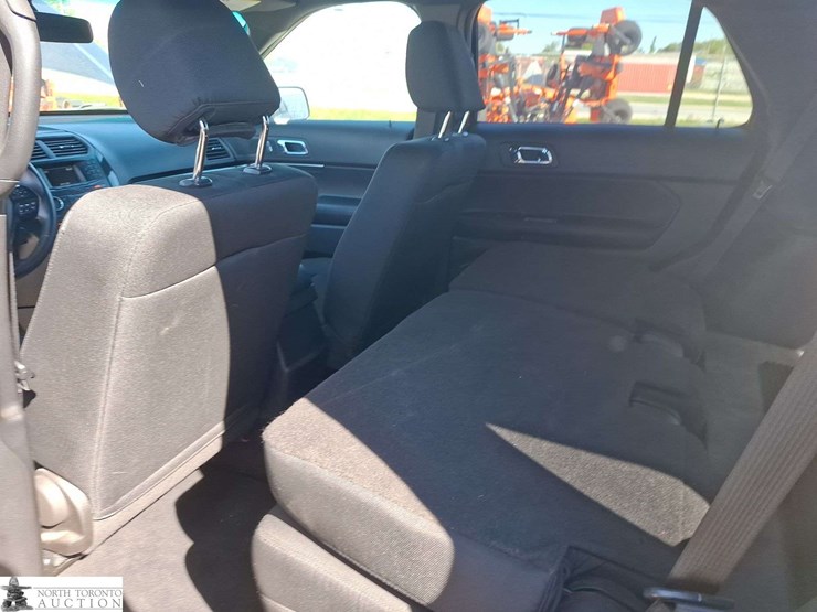 2016-ford-explorer-image-14