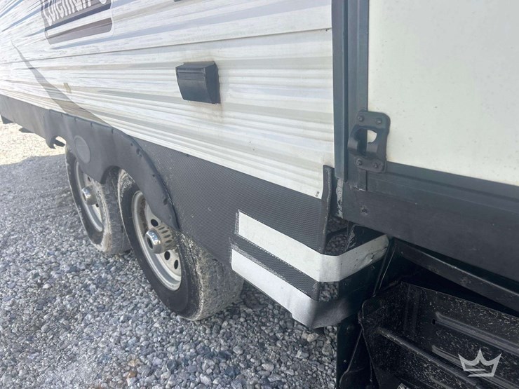 2019-28ft-keystone-coleman-toy-hauler-t/a-travel-trailer-image-17