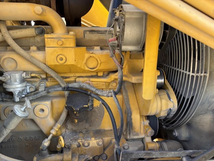 2005-deere-410g-image-46