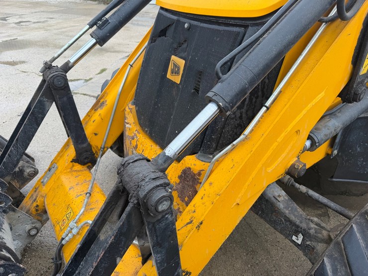 jcb-3cx-image-35