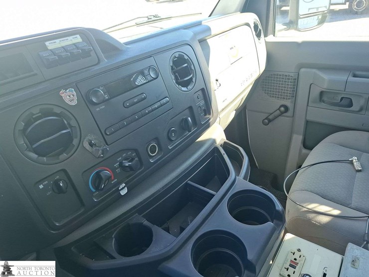 2011-ford-cargo-image-12