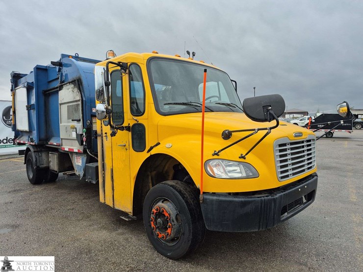 2018-freightliner-m2-106-image-3
