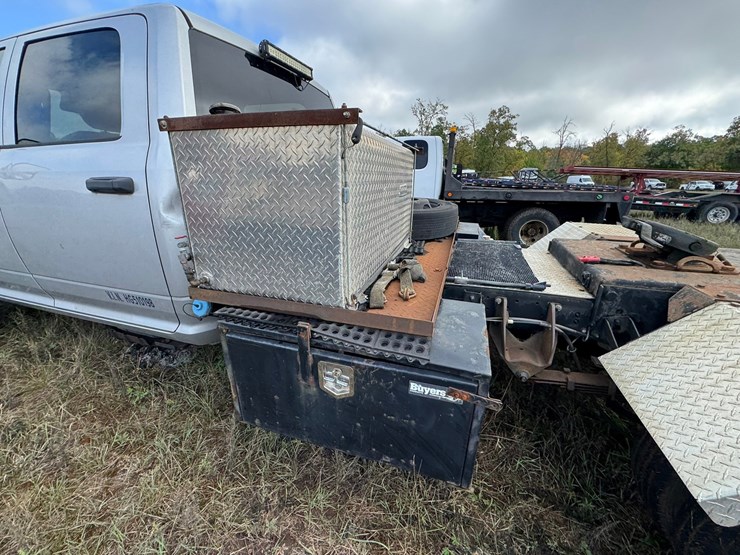 #1941-•-2017-ram-5500-cab-&-chassis-image-16
