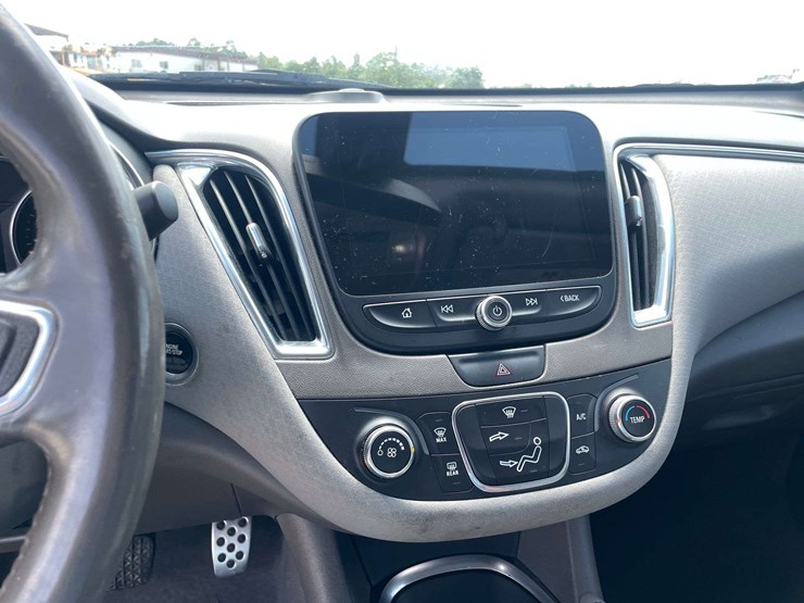 2016-chevrolet-malibu-4-door-sedan-(249,316-miles)-image-13