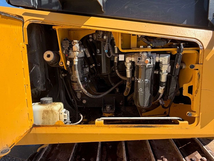 2018-deere-650k-image-38