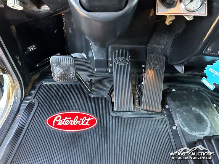 peterbilt-378-image-17