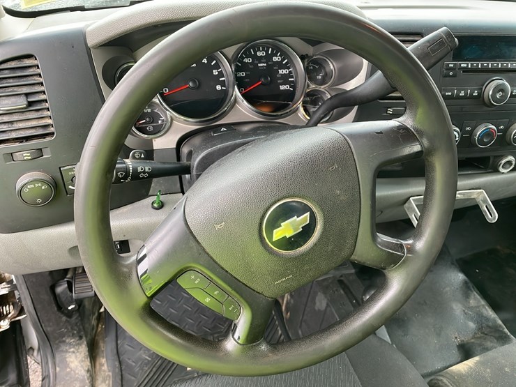 2013-chevrolet-2500hd-image-13