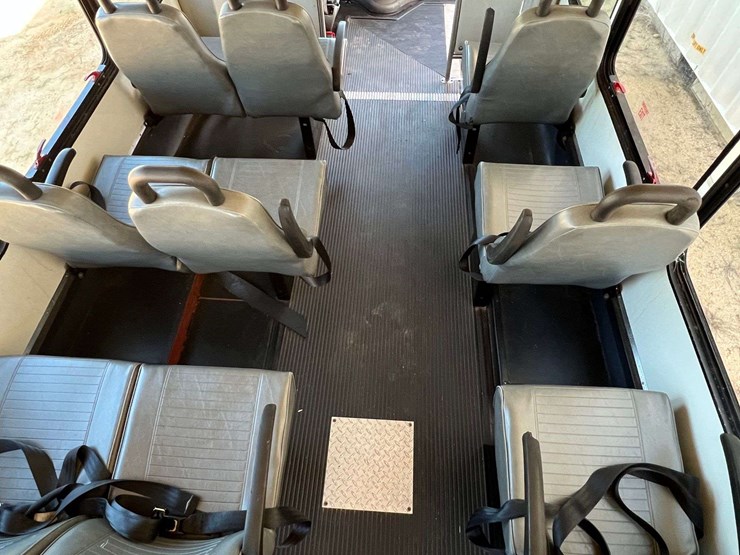 2012-ford-e350-image-38