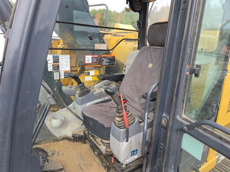 2017-deere-245g-lc-image-57