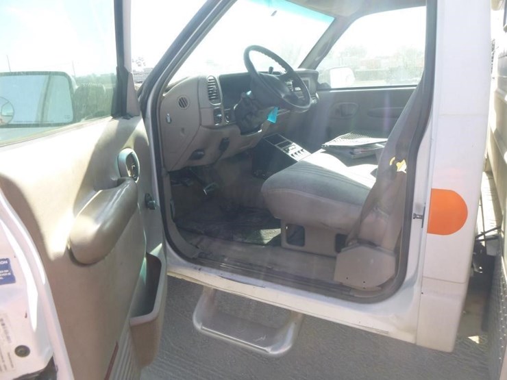 2002-chevrolet-3500hd-image-8