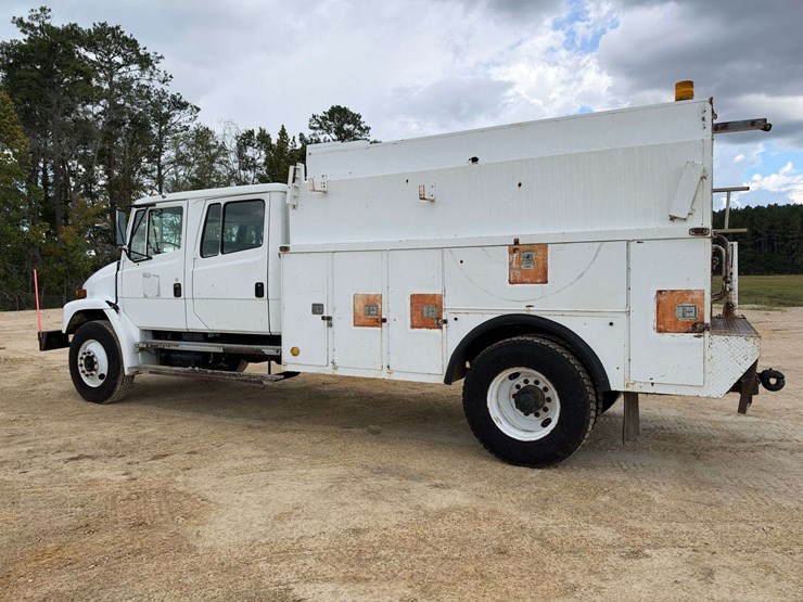 2003-freightliner-fl70-image-2
