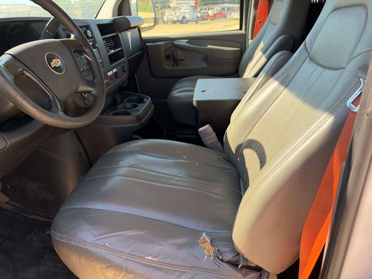2014-chevrolet-express-2500-image-10