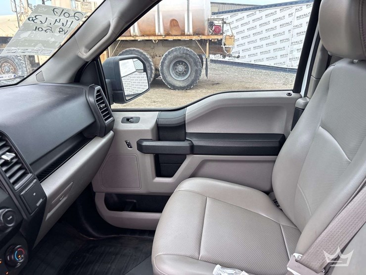 2017-ford-f150-image-16
