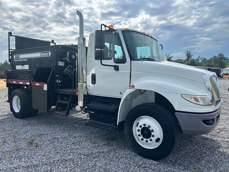 2019-international-durastar-4300-image-2