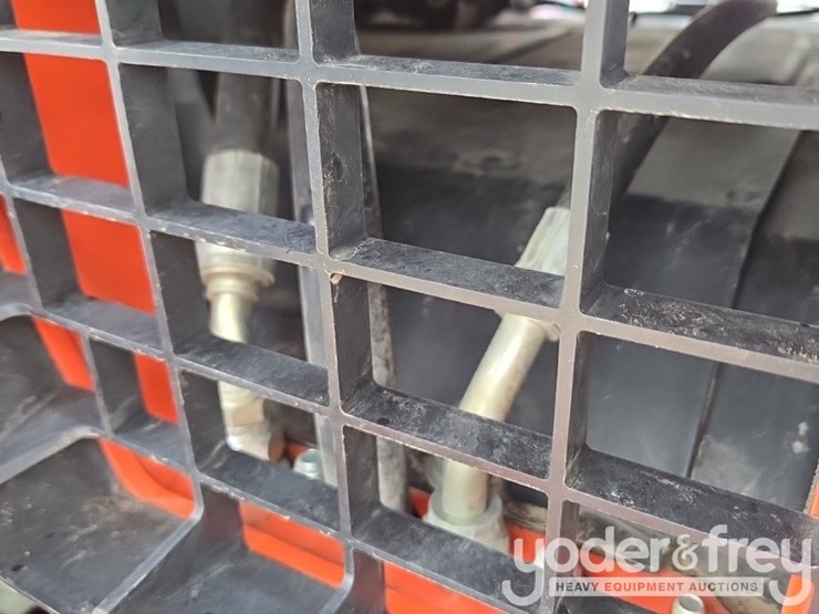 2024-kubota-ssv65-image-25