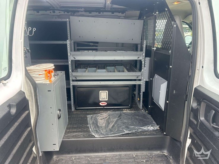 2017-chevrolet-express-g2500-image-17