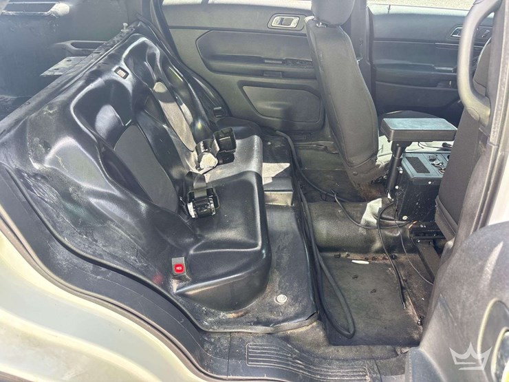 2016-ford-explorer-image-22