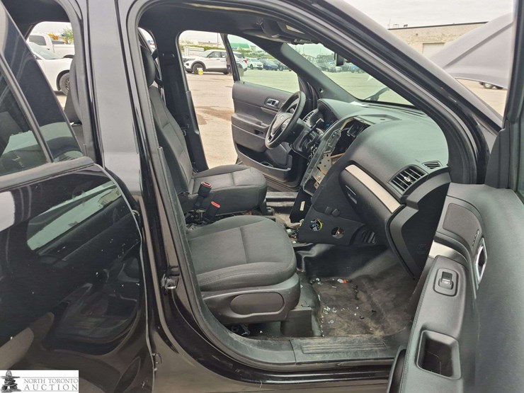 2019-ford-explorer-image-28