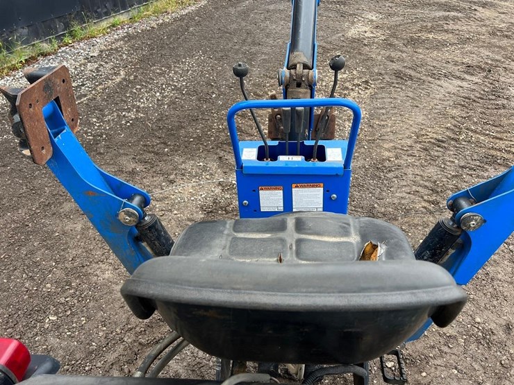 2015-new-holland-workmaster-37-image-29