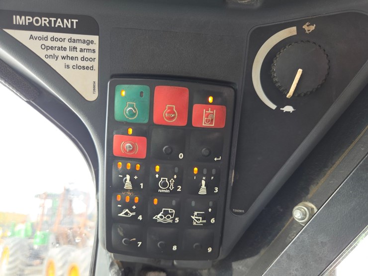 2020-deere-331g-image-44