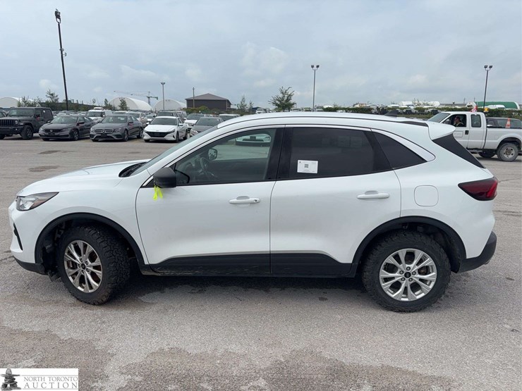 2023-ford-escape-image-8