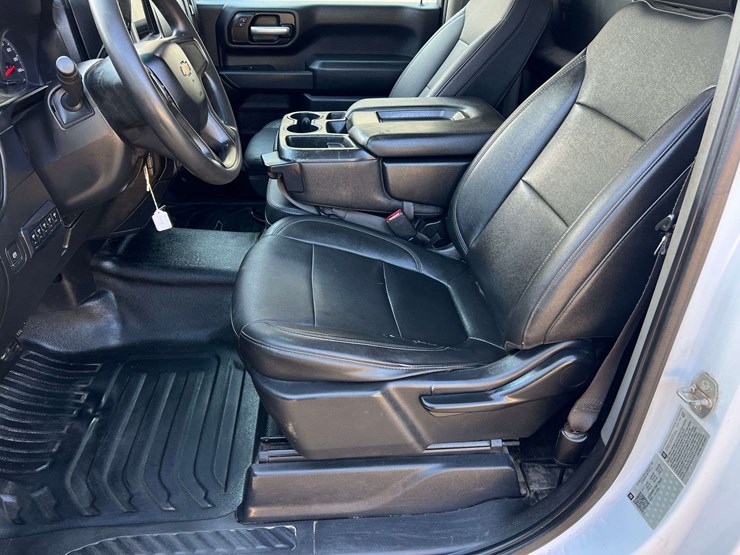 2021-chevrolet-3500hd-image-18
