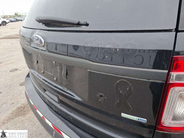 2015-ford-explorer-image-35