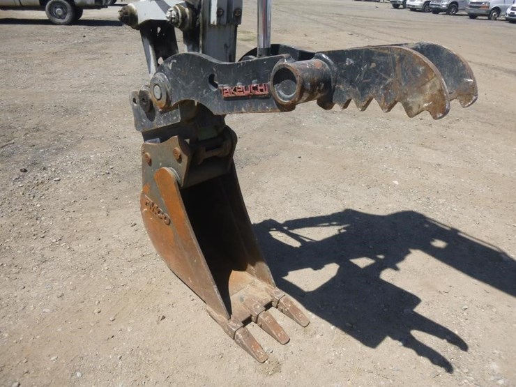 2024-takeuchi-tb257fr-image-23