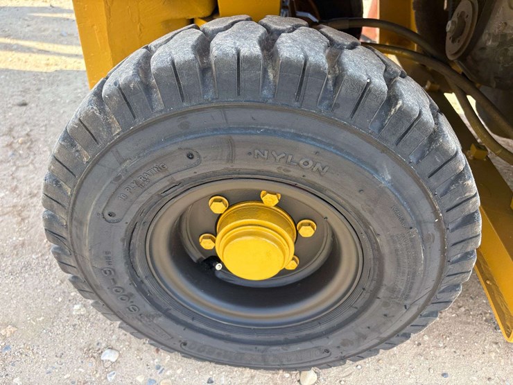 caterpillar-v40d-image-14