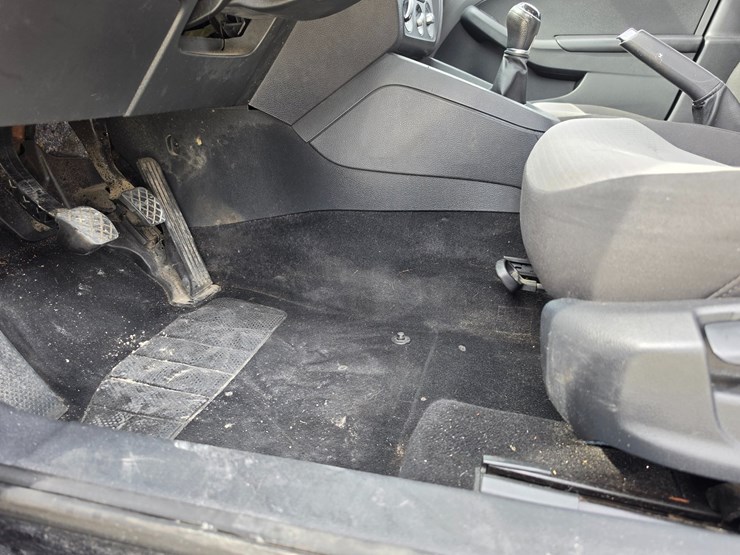 #25322-•-2017-volkswagen-jetta-passenger-car-image-38