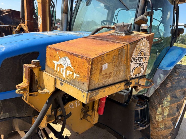 2004-new-holland-ts100a-image-24