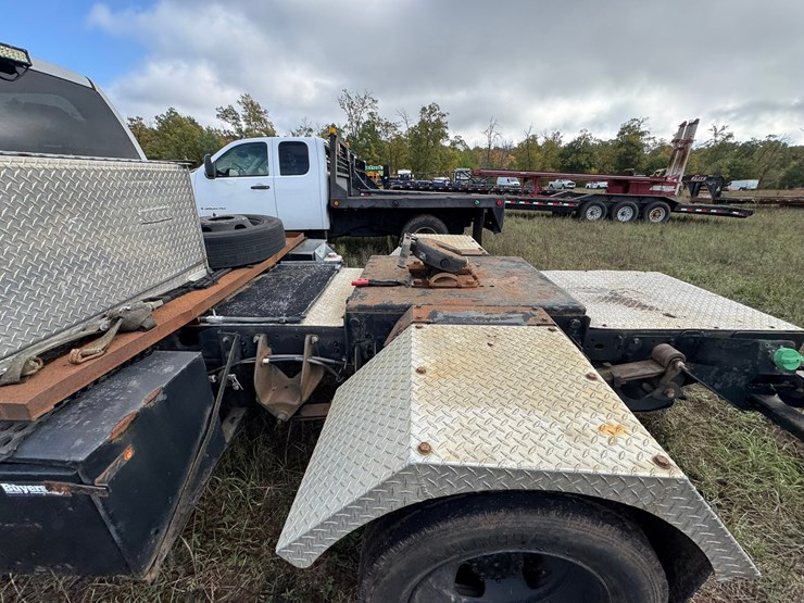 #1941-•-2017-ram-5500-cab-&-chassis-image-17