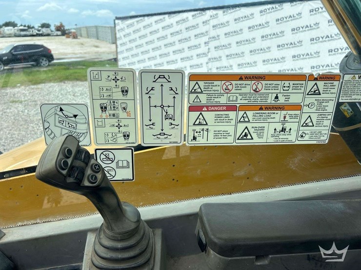 2019-caterpillar-th514d-image-21