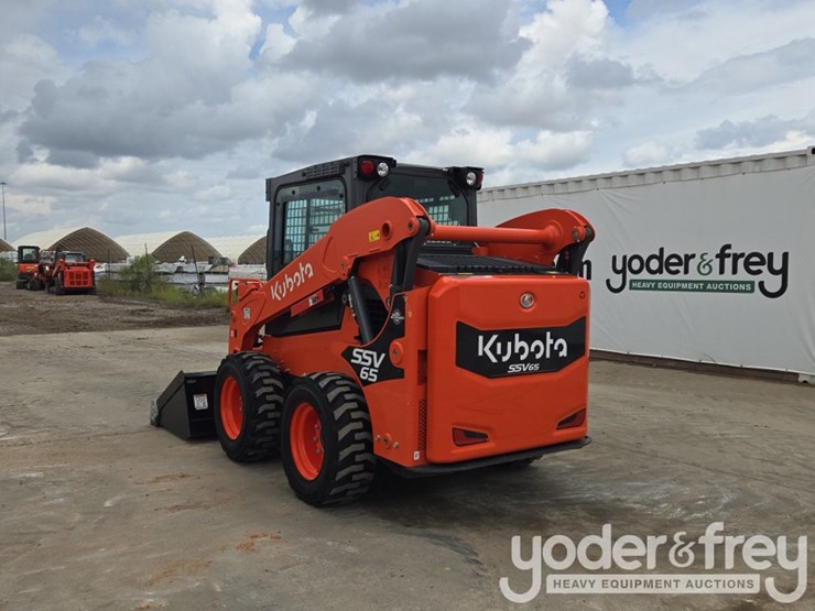 2024-kubota-ssv65-image-3