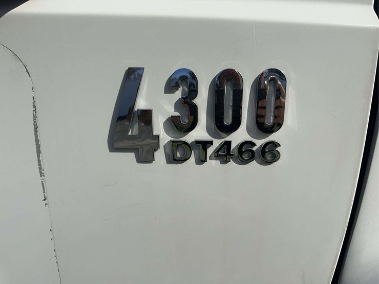 2003-international-durastar-4300-image-13
