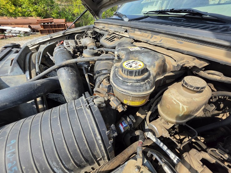 2005-ford-f550-image-42