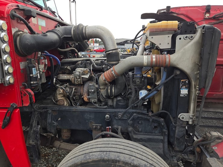 #1408-•-2014-peterbilt-388-sleeper-cab-truck-tractor-image-47