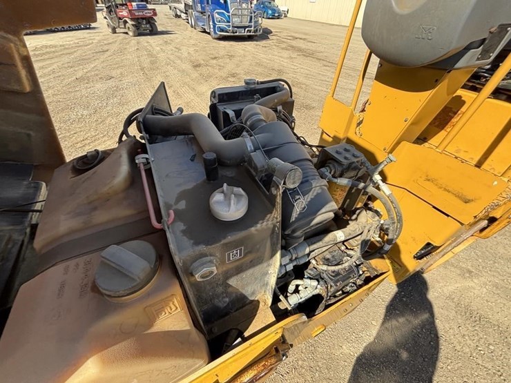 2013-caterpillar-cb22-image-28
