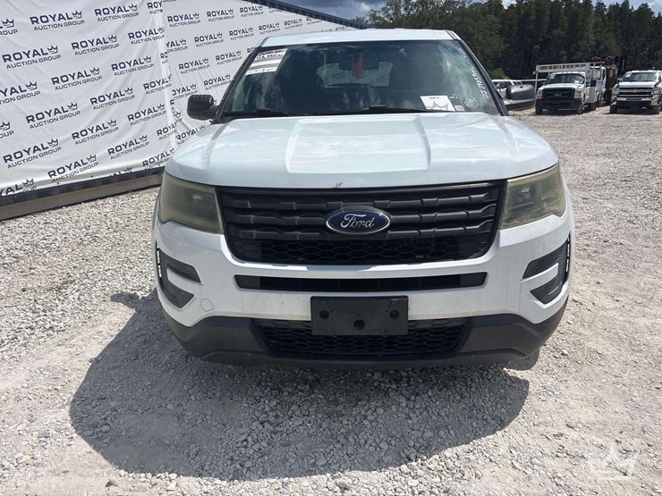 2016-ford-explorer-image-28