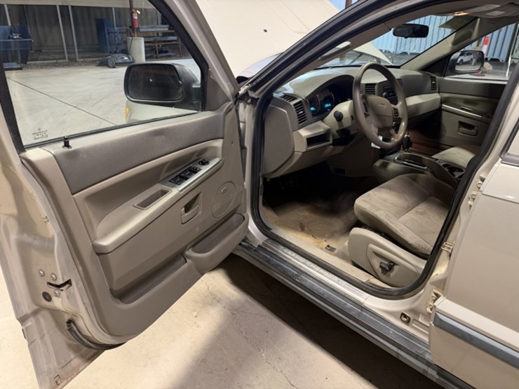 2007-jeep-grand-cherokee-laredo-image-25