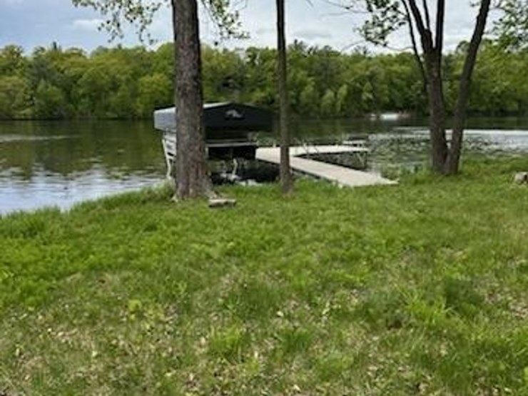 #1640-•-dock-rite-aluminum-electric-pontoon-lift-with-canopy-image-10