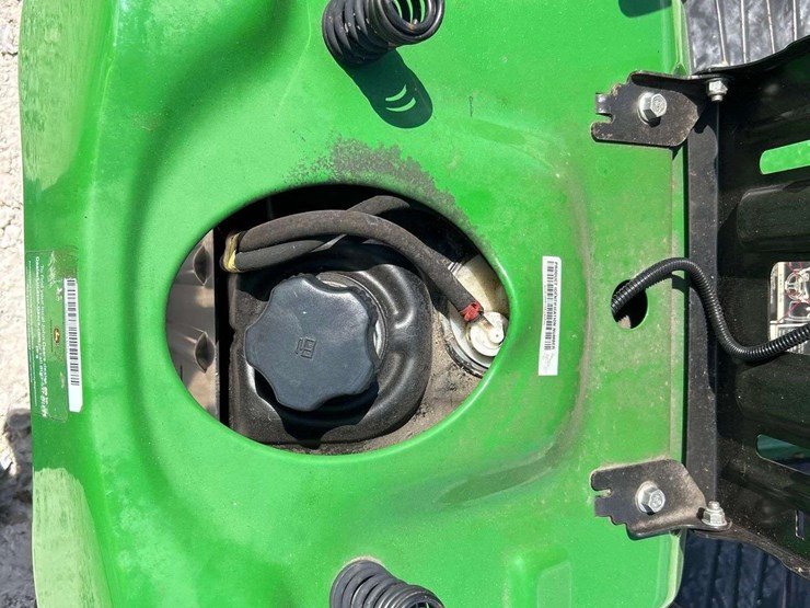 2019-john-deere-e100-42in-riding-mower-image-18