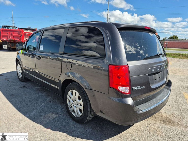 2017-dodge-grand-caravan-sxt-image-7