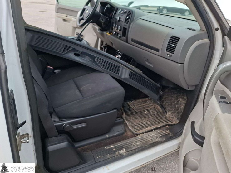 2012-chevrolet-silverado-image-23