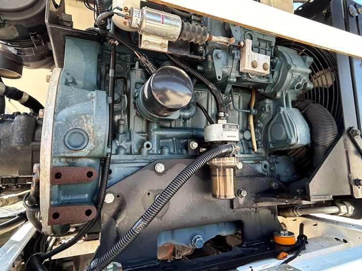 2015-peterbilt-220-image-19