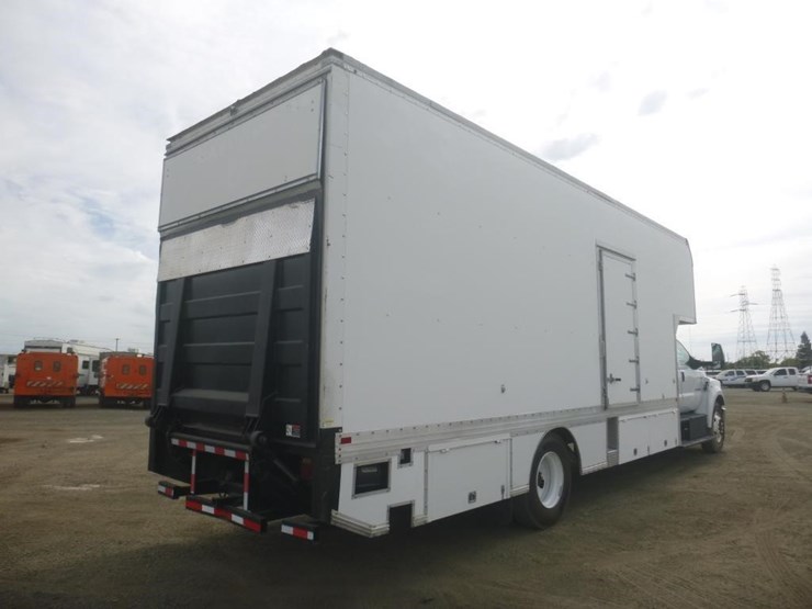 2016-ford-f650-xlt-image-3